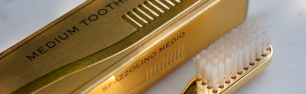 Periuța de dinți PIAVE Gold – un cadou elegant pentru iubitorii igienei orale Periuța de dinți PIAVE Gold – un cadou elegant pentru iubitorii igienei orale
